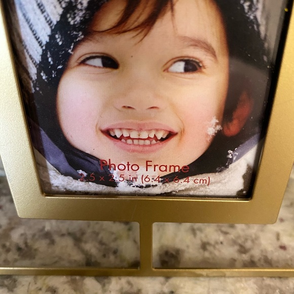 NWT hanging gold frame 2.5x2.5” - Picture 3 of 3